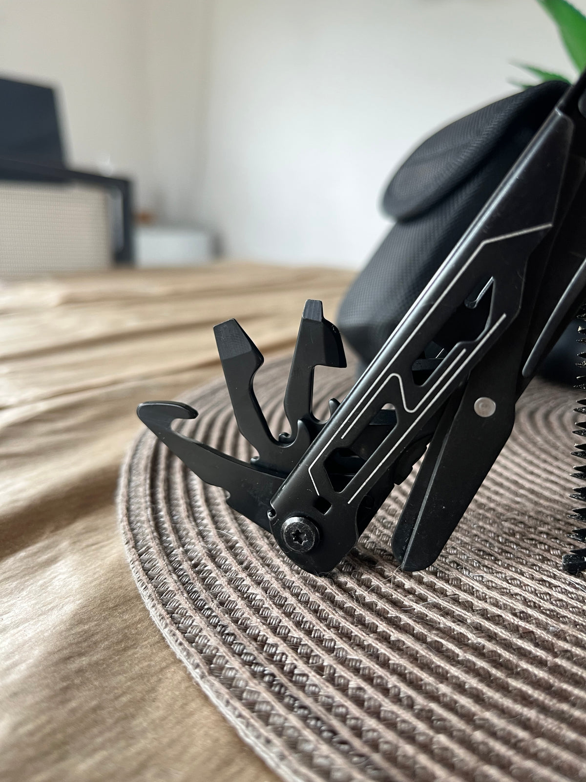 🛠️ 27-in-1 Multi-Tool Set 💪